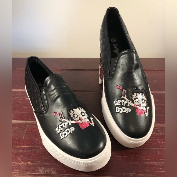 Betty Boop Selfie Black Slip-on Casual Loafers Size 9 - NWOT - Picture 1 of 9